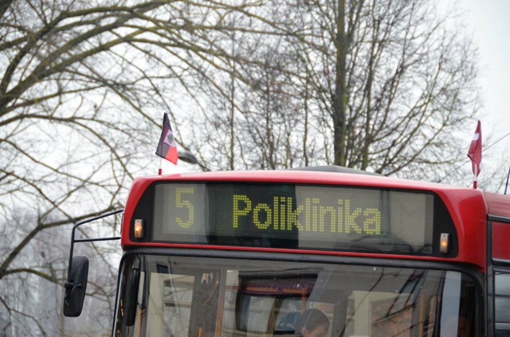 Valsts svētkos būs ierobežota satiksme un bezmaksas braucieni pilsētas autobusos