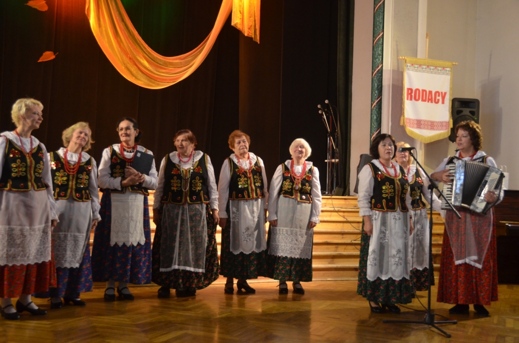 Piešķir finansējumu poļu biedrības folkloras deju kopai tautas tērpu iegādei