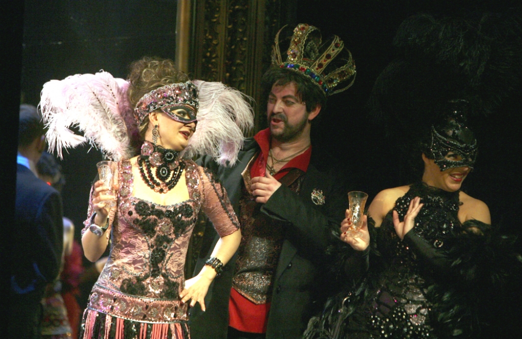 Jau šonedēļ uz Krustpils saliņas skatuves J. Štrausa komiskā operete „Sikspārnis” (FOTO)