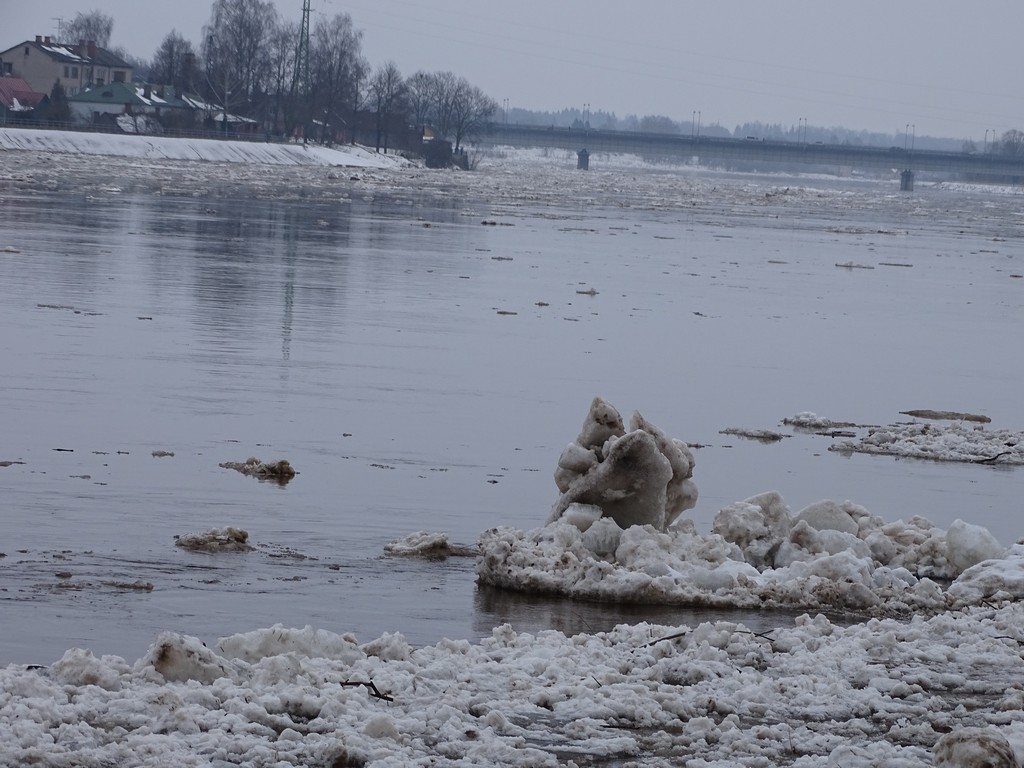 Ūdens līmenis Daugavā naktī pazeminājies par dažiem centimetriem