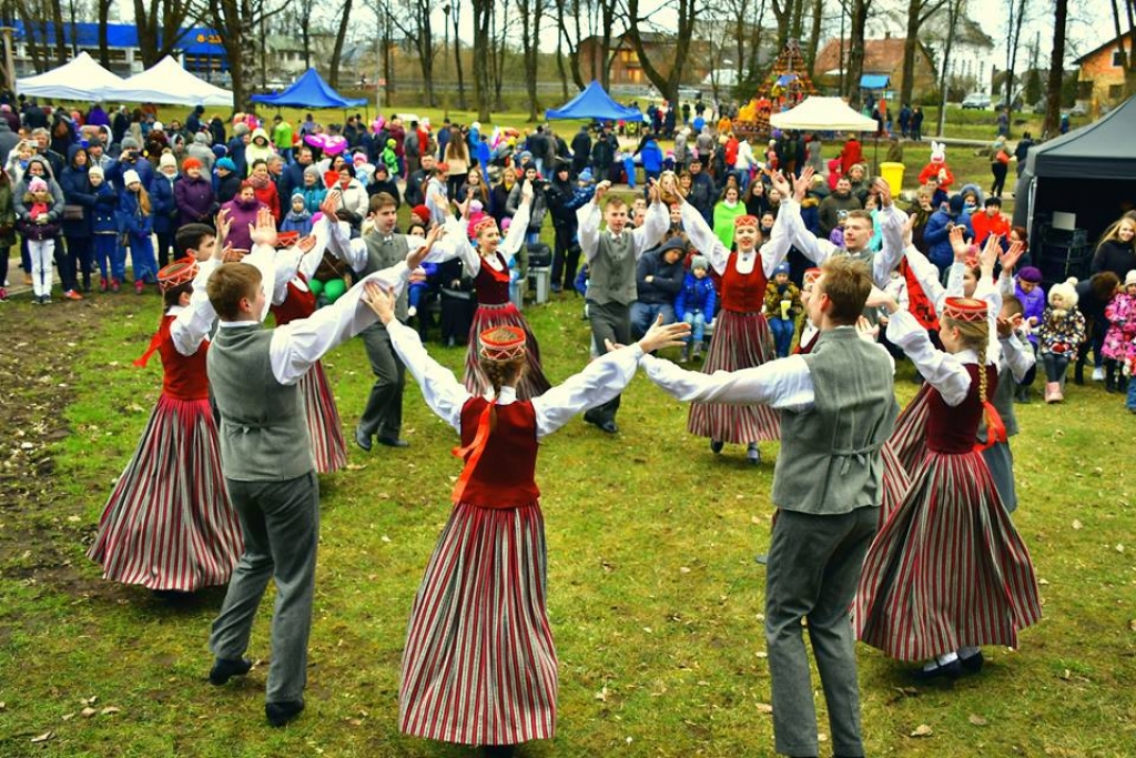 Fotostāsts: Jēkabpilī svin Lieldienas