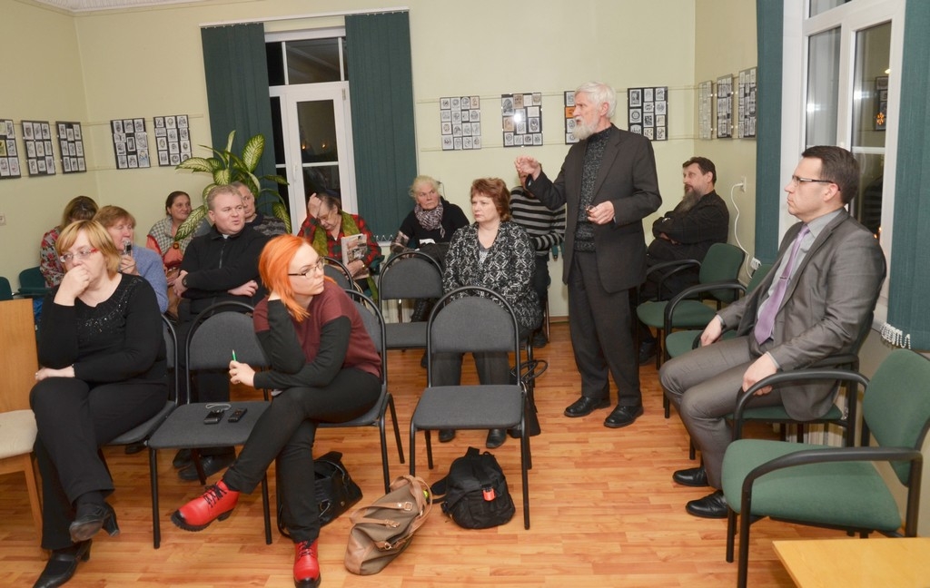 Jēkabpils pilsētas bibliotēkā - sarunu cikls “Senatnes liecības Jēkabpilī”(FOTO)