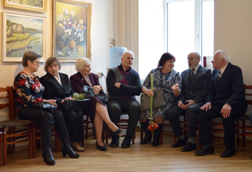Pļaviņās atklāta Linarda Skudras gleznu izstāde (FOTO)