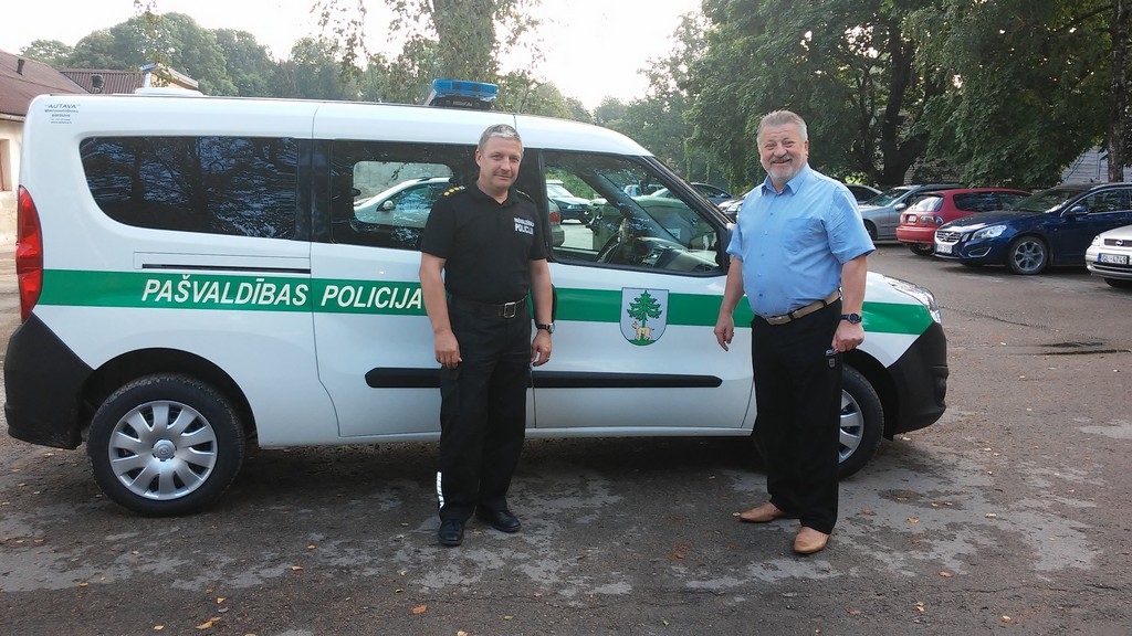 Jēkabpils pašvaldības policija saņēmusi jaunu trafarētu auto (FOTO)