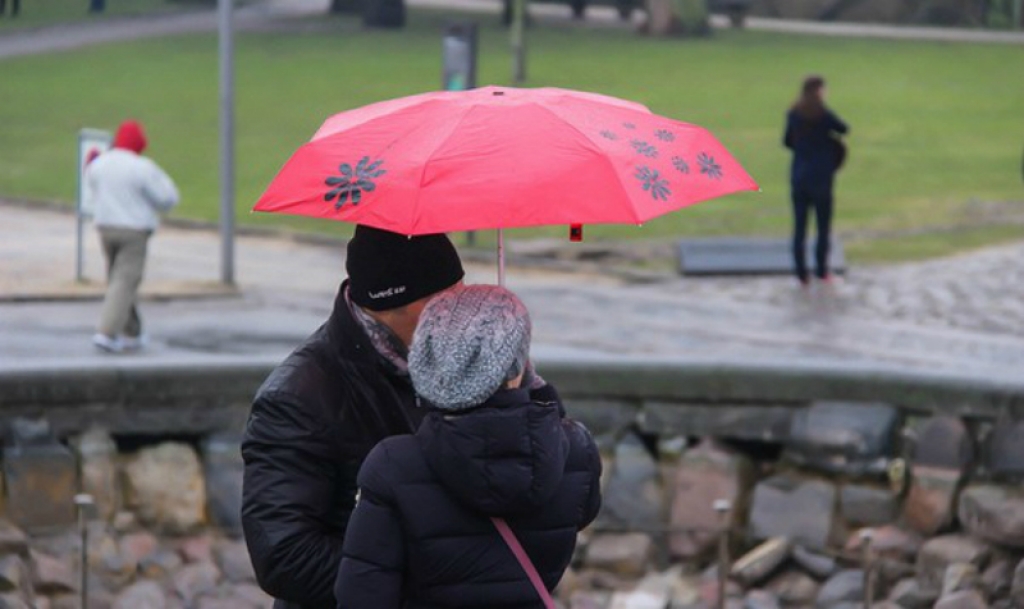 Šonedēļ gaidāms nokrišņiem bagāts laiks, ceturtdien un piektdien iespējams stiprs vējš