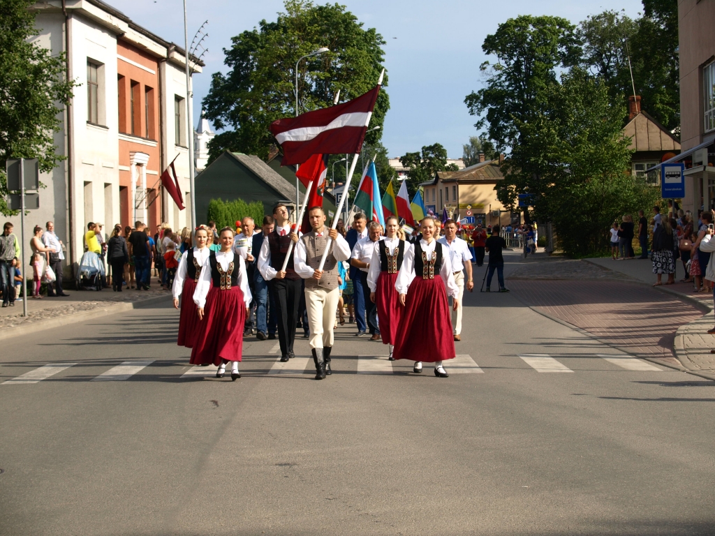 Jēkabpils pilsētas svētku gājiens (FOTO)