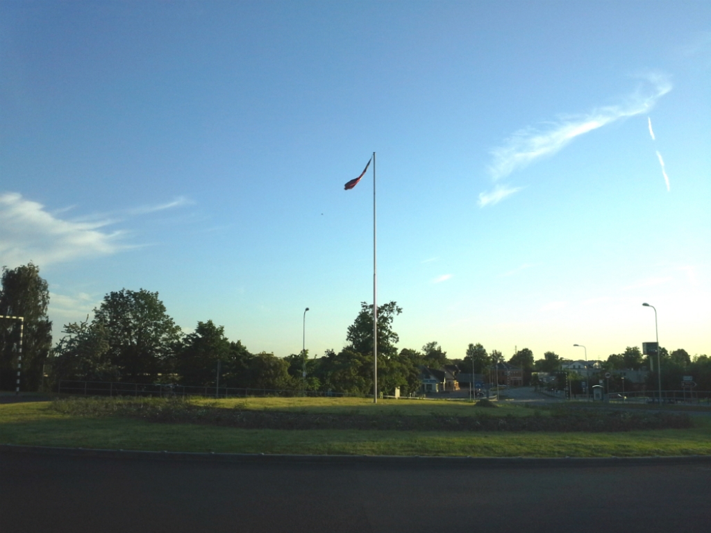 Aculiecinieks: Jēkabpils karogs atkal cietis no vēja brāzmām (FOTO)
