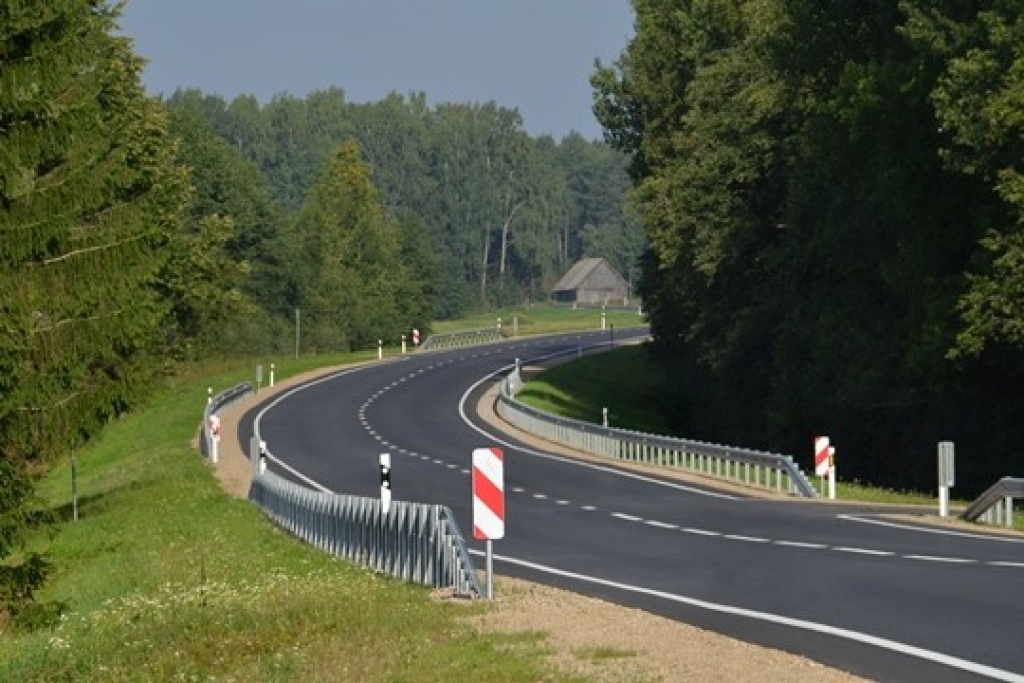 Autovadītāju ievērībai: pieaug svētceļnieku grupu skaits Aglonas virzienā; ceļu būvdarbu dēļ vairāk laika ceļā, braucot uz Rēzekni; lēnāka satiksme arī ceļā uz jūru