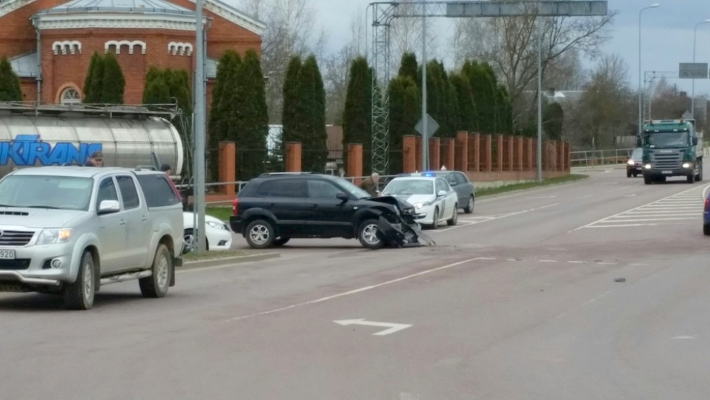 Fotoreportāža: Kārtējā avārija Jēkabpilī pie Krustpils Sv.Nikolaja pareizticīgo baznīcas