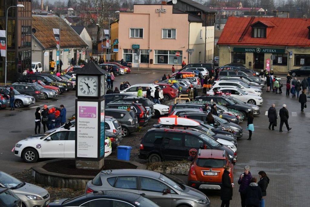 Jēkabpilī notiek sieviešu dienas rallijs (FOTO) (PAPILDINĀTS AR FOTO)