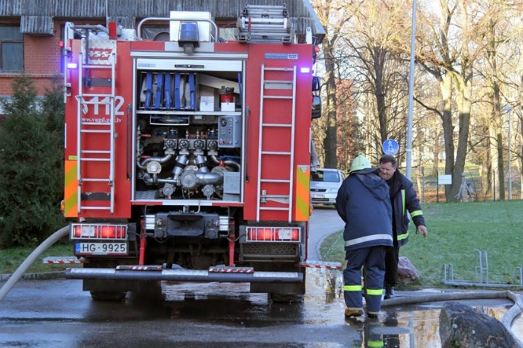Līvānu un Jēkabpils novadā brīvdienās degušas pirtis