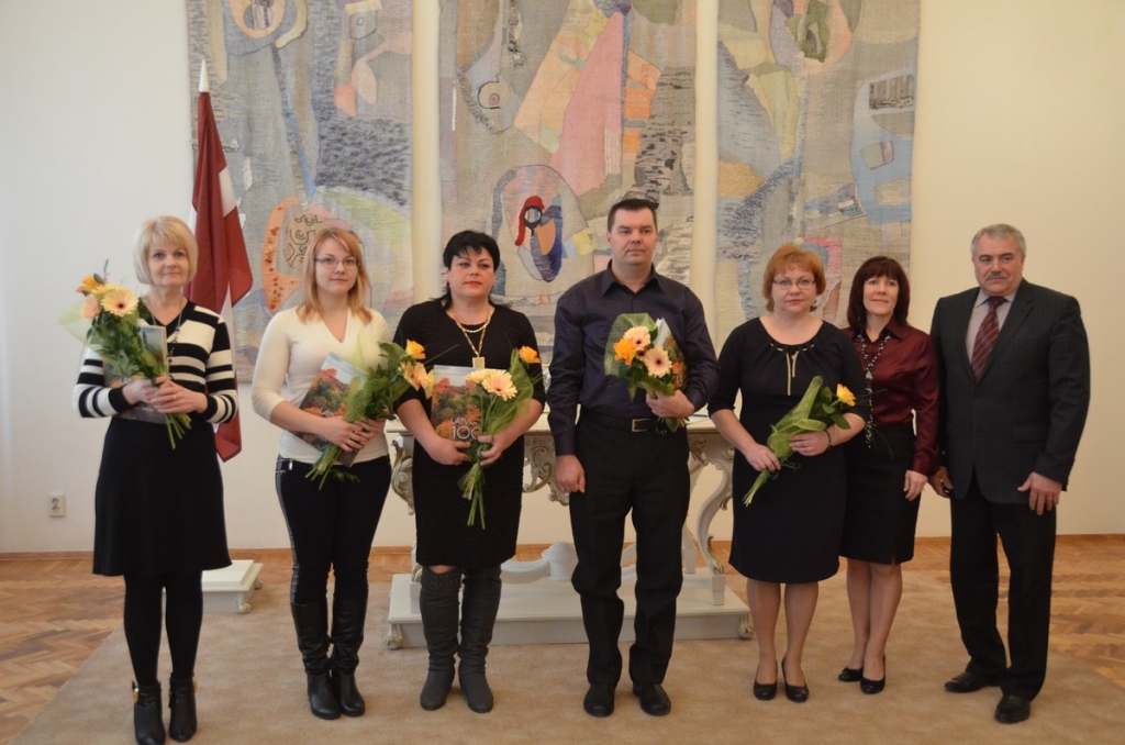 Svinīgo solījumu par uzticību Latvijas Republikai nodod četri pilsonības pretendenti (FOTO)