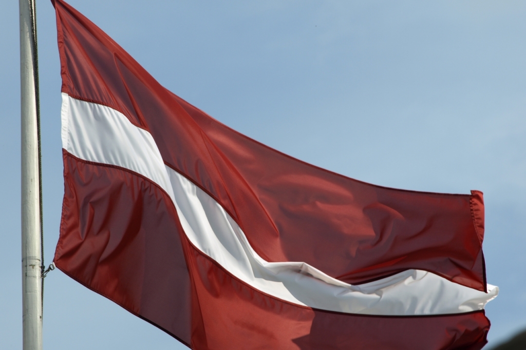 Par Latvijas valsts karoga lietošanu