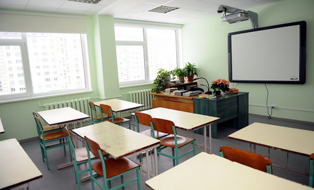 Piektdien daļā Latvijas skolu var neapmeklēt bērni vecumā līdz 12 gadiem