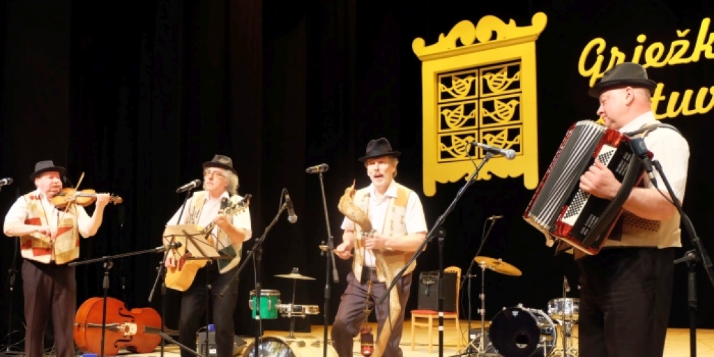 Kreicburgas Ziķeri piedalījušies tautas mūzikas festivālā Birštonā
