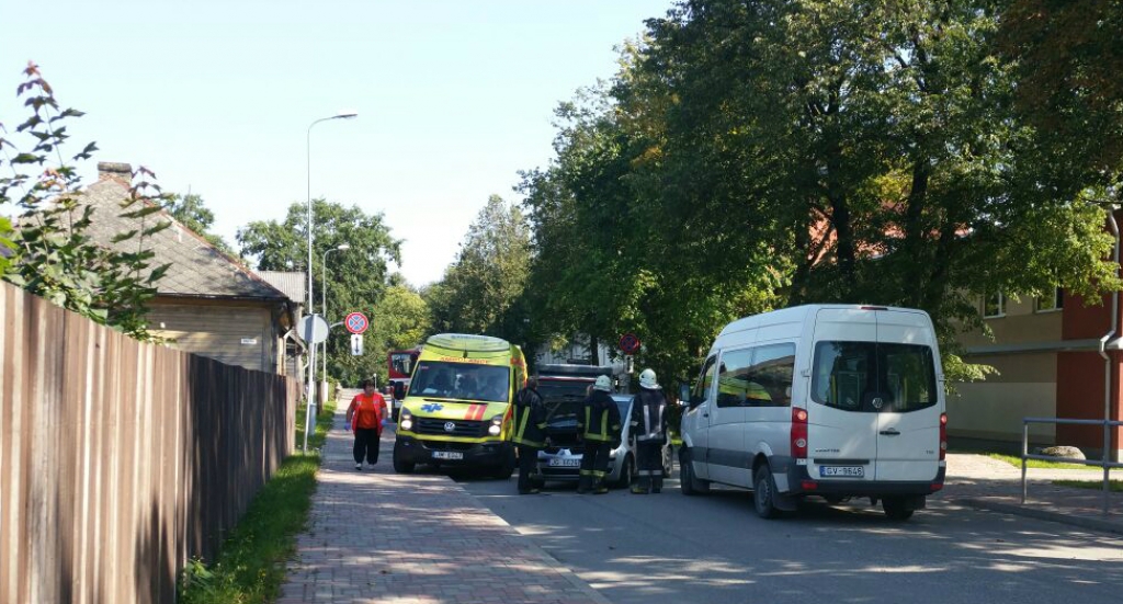 Jēkabpilī, Blaumaņa ielā notikusi avārija (FOTO)(PAPILDINĀTS)