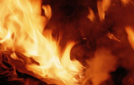 Līvānu novadā Jersikas pagastā  divsstāvu saimniecības ēkā ugunsgrēkā cietis cilvēks