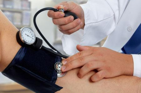Lieldienu brīvdienās lielākajās Latvijas pilsētās medicīniskās konsultācijas varēs saņemt pie dežūrārstiem