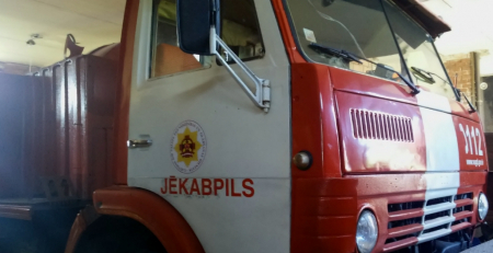 Elkšņu pagastā garāžā aizdegas elektrības pagarinātājs