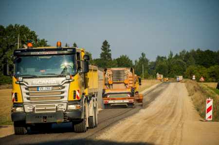 Aizkraukles novadā sākta autoceļa seguma atjaunošana pirms Ērberģes