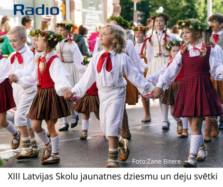 Ar skatuviskās dejas uzvedumu "Viedvasara" "Xiaomi arēnā" Rīgā oficiāli sākušies XIII Latvijas Skolu jaunatnes dziesmu un deju svētki