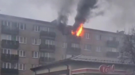 Līvānos dzīvokļa ugunsgrēkā izglābj cilvēku (VIDEO)