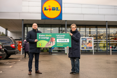 Noslēdzoties labdarības akcijai “Katrs ābols ir svarīgs”, “Lidl Latvija” ziedo 15 tūkstošus eiro SOS Bērnu ciematu asociācijai