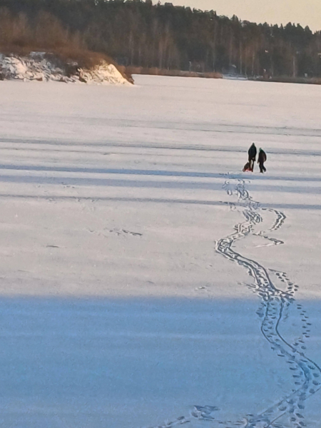Atļauts atrasties uz ledus Radžu ūdenskrātuvē