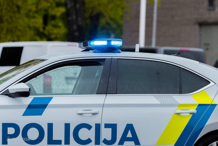 Viesītes pagastā divu auto sadursmē bez cietušajiem, Koknesē - cietušo no auto izceļ glābēji