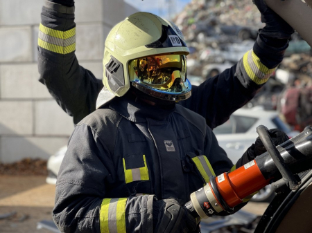 Jēkabpilī piecstāvu mājas kāpņu telpā dega elektrības vadi, Preiļos evakuēti divi cilvēki