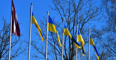 Ceturtajā pilna mēroga kara gadadienā teju 60 medijos skanēs Ukrainas himna. Arī Jēkabpils Radio1