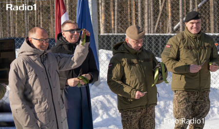 Piektdien Sēlijas poligonā, simboliski pārgriežot zaļo lentu,  svinīgi atklāta kaujas šaušanas mācību zona
