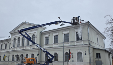 Jēkabpils novada pašvaldības policija apseko ēkas saistībā ar lāsteku un sniega veidošanos uz jumtiem