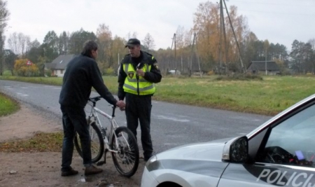 Jēkabpilī, Zasā un Mazzalvē policija pieķer velosipēdistus braucam alkohola reibumā