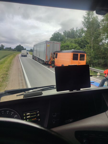 Kurstpils pagastā uz autoceļa A6 ir noticis ceļu satiksmes negadījums – divu automašīnu sadursme