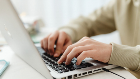 Sievietes no Jēkabpils aicinātas pieteikties bezmaksas programmā mākslīgā intelekta apguvei 