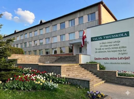 Vecāki un skolas kolektīvs pieļauj, ka, iespējams, Salas vidusskolā 10.klase netika atvērta apzināti
