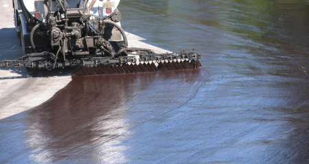 Rušona ezerā bija ieplūdusi ceļa būvē izmantotā bitumena emulsija