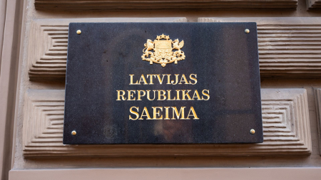 Pēc aptuveni 90 procenti balsu saskaitīšanas līdzšinējai koalīcijai bez ZZS izdotos tikt pie 59 deputātu krēsliem