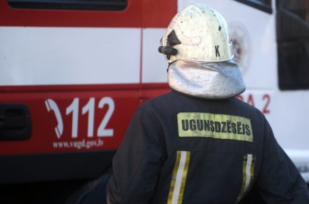 Skrīveros dzēsta degoša sabiedriskā tualete